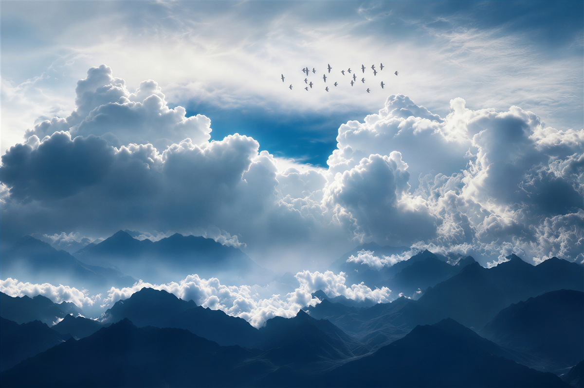 Fototapeten Vogelschwarm über dichten Wolken