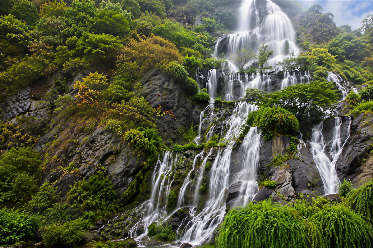Fototapeten unglaublicher Bergwasserfall
