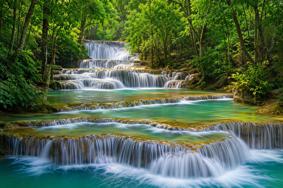 Fototapeten großer Wasserfall mit azurblauem Wasser
