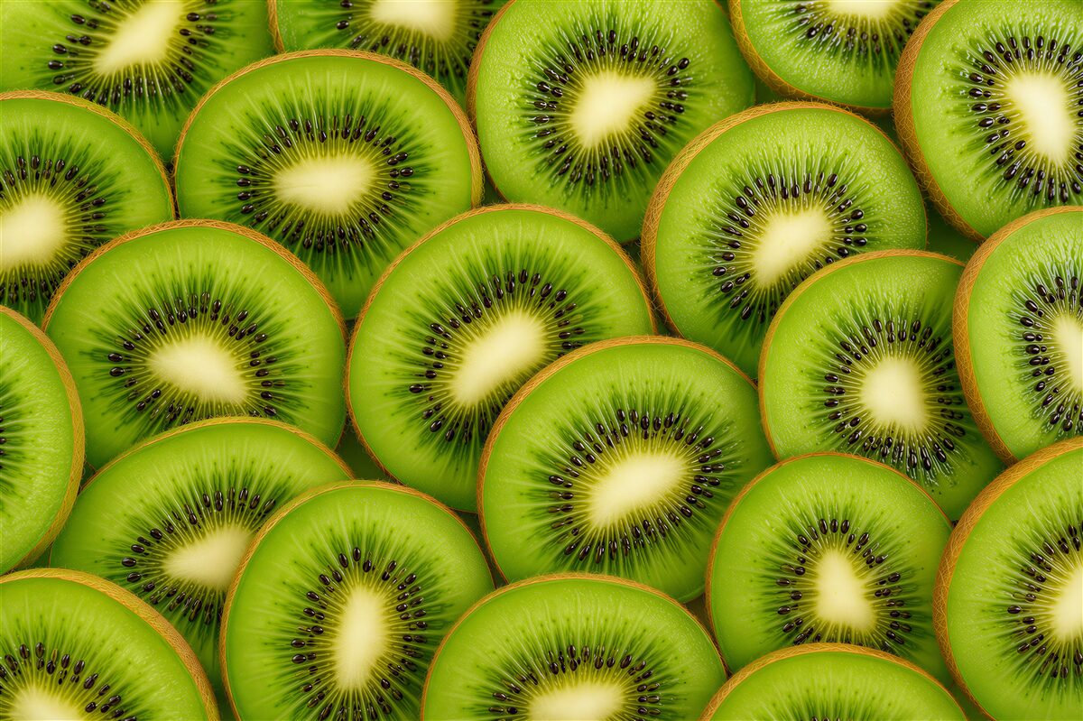 Fototapeten saftige Kiwis und grüne Blätter für die Küche