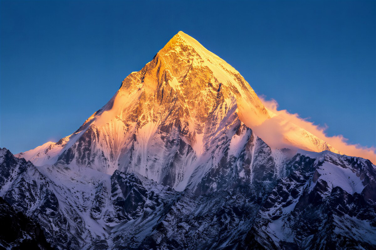 Fototapeten goldener Gipfel bei Sonnenaufgang