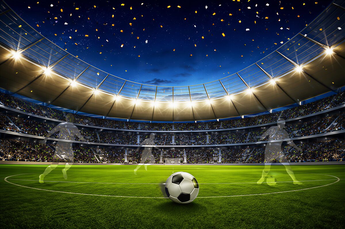 Fototapeten Fußballstadion mit Ball bei Sonnenuntergang für das Zimmer eines Fußballfans